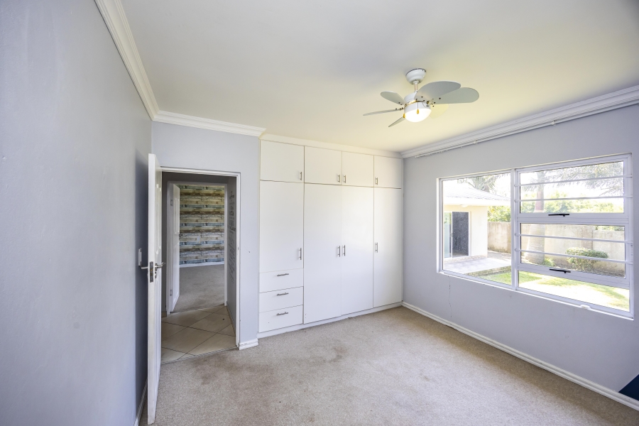 4 Bedroom Property for Sale in Sunrise On Sea Eastern Cape